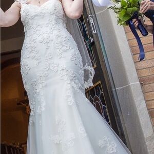 White Casablanca Wedding Dress/Gown. Size 10-12. With alterations. Veil included